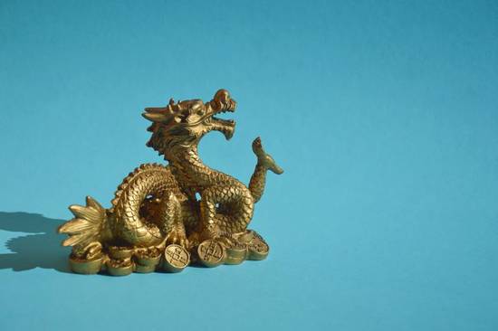 属龙本命年24岁，财运感情健康事业四大挑战全解析